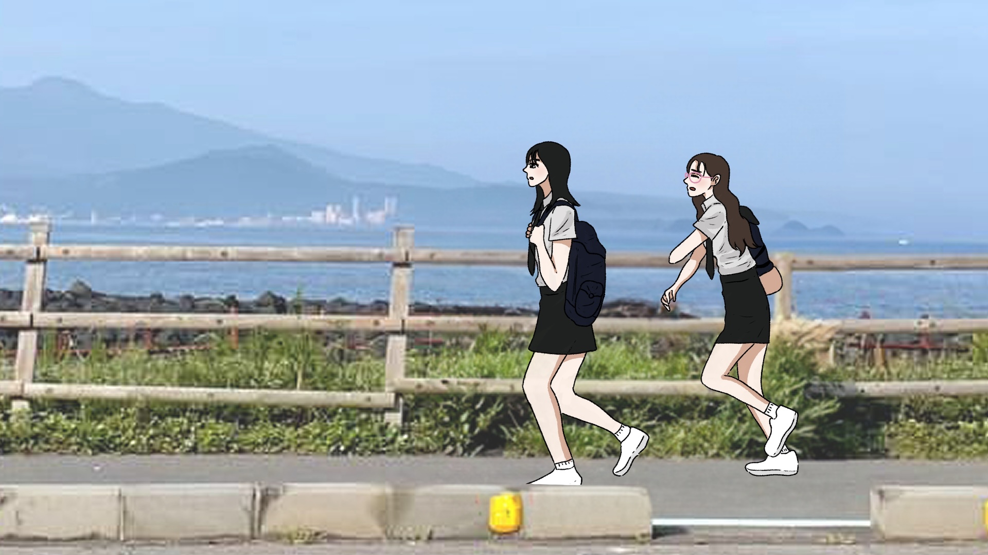 허쉬와 젤리가 해안 도로를 걸어가고 있다.